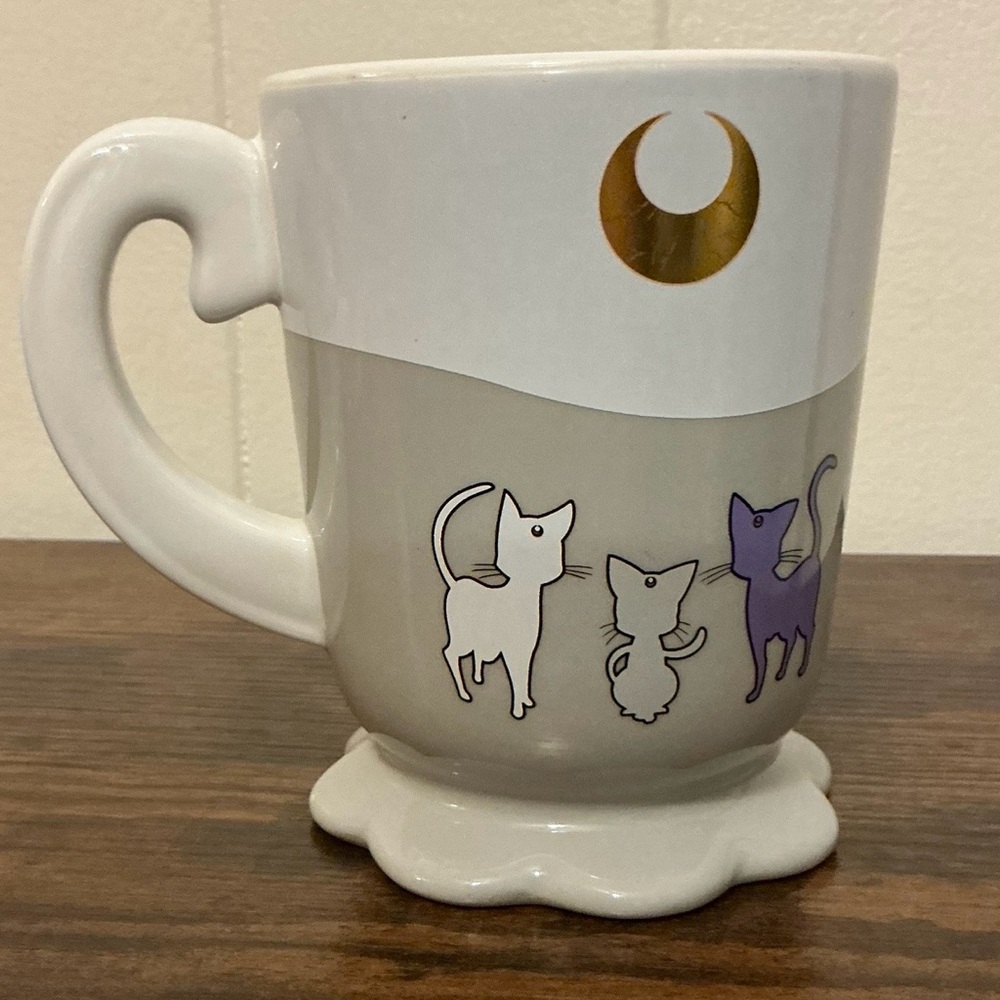 Rare HTF Out Of Stock Sailor Moon Magical Cats Pedestal Ceramic Mug Hot Topic